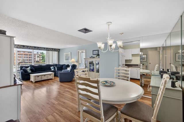 336 Golfview Road 207, North Palm Beach, FL 33408