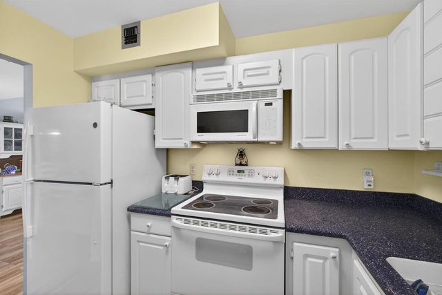 336 Golfview Road 207, North Palm Beach, FL 33408