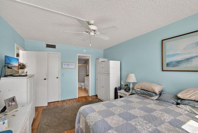 336 Golfview Road 207, North Palm Beach, FL 33408