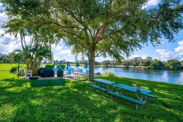336 Golfview Road 207, North Palm Beach, FL 33408