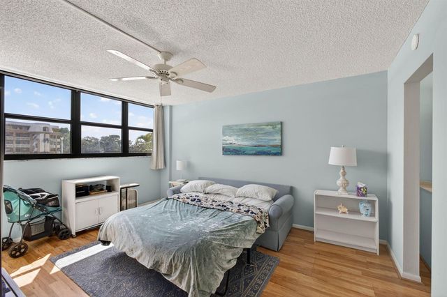 336 Golfview Road 207, North Palm Beach, FL 33408