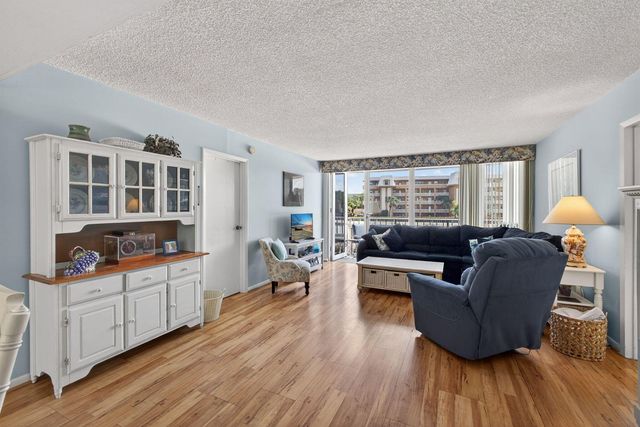 336 Golfview Road 207, North Palm Beach, FL 33408