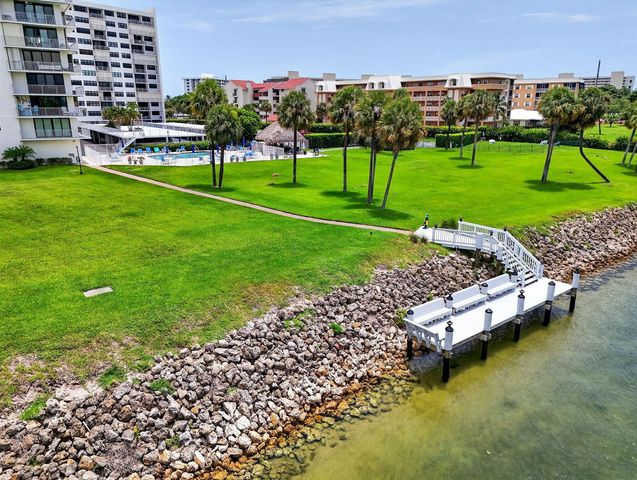 336 Golfview Road 207, North Palm Beach, FL 33408