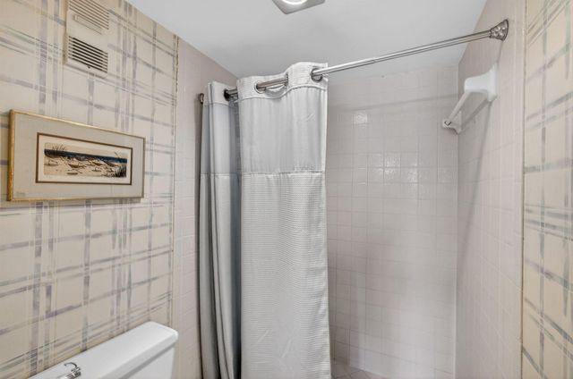 336 Golfview Road 207, North Palm Beach, FL 33408
