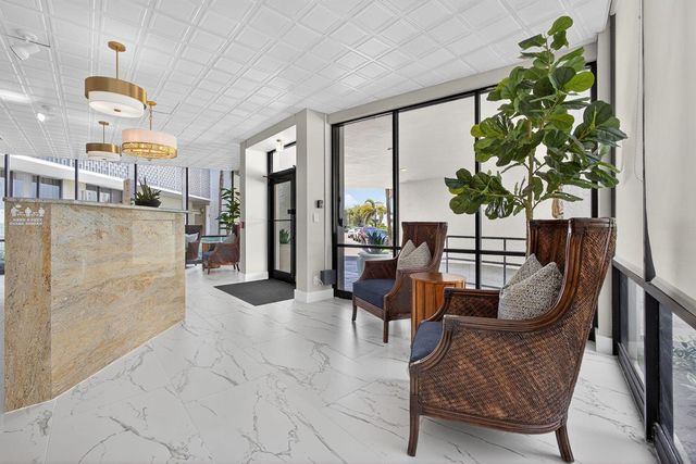 336 Golfview Road 207, North Palm Beach, FL 33408
