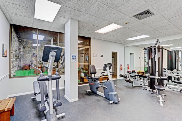 336 Golfview Road 207, North Palm Beach, FL 33408
