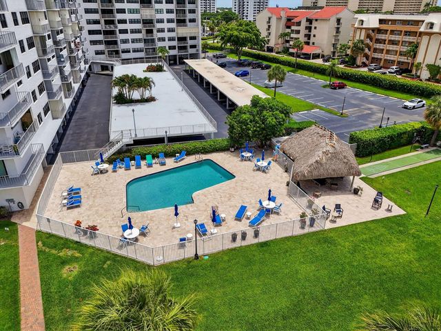 336 Golfview Road 207, North Palm Beach, FL 33408