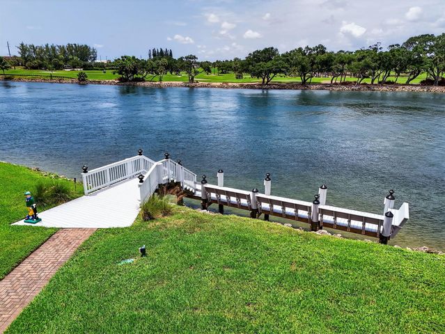 336 Golfview Road 207, North Palm Beach, FL 33408