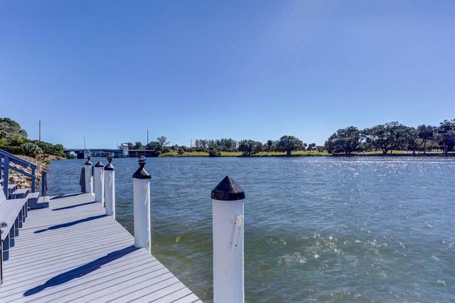 336 Golfview Road 207, North Palm Beach, FL 33408