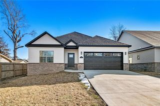 704 2nd Avenue, Gravette, AR 72736