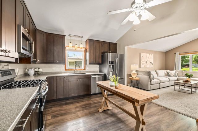 W170S7044 Southern DRIVE, Muskego, WI 53150