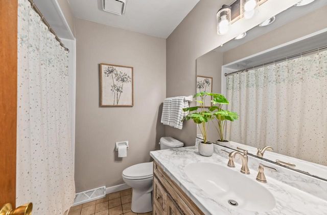 W170S7044 Southern DRIVE, Muskego, WI 53150