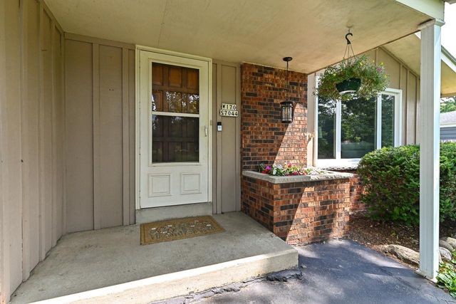 W170S7044 Southern DRIVE, Muskego, WI 53150