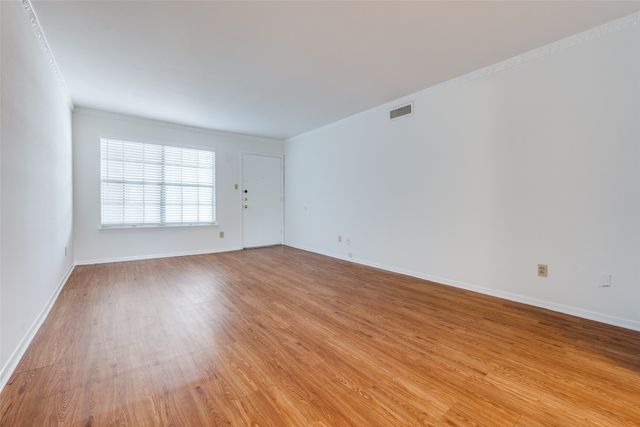 5818 University Boulevard 232, Dallas, TX 75206