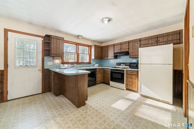 18 Manor Lane, Wolcott, CT 06716