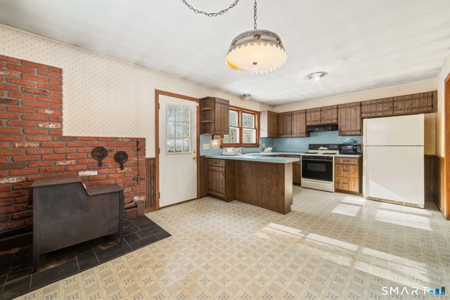 18 Manor Lane, Wolcott, CT 06716