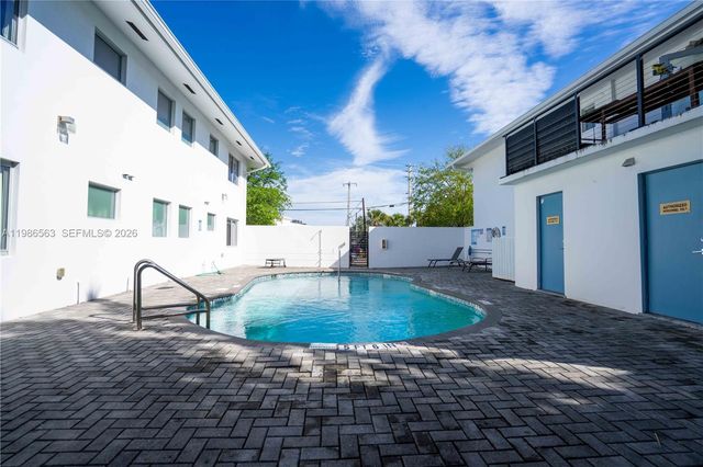 2400 NE 26th St 7, Fort Lauderdale, FL 33305