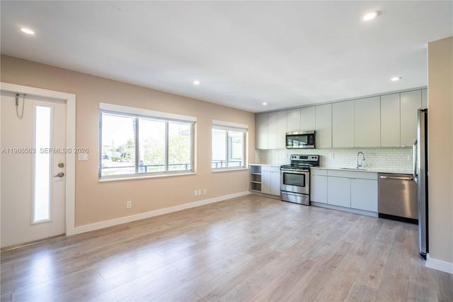 2400 NE 26th St 7, Fort Lauderdale, FL 33305