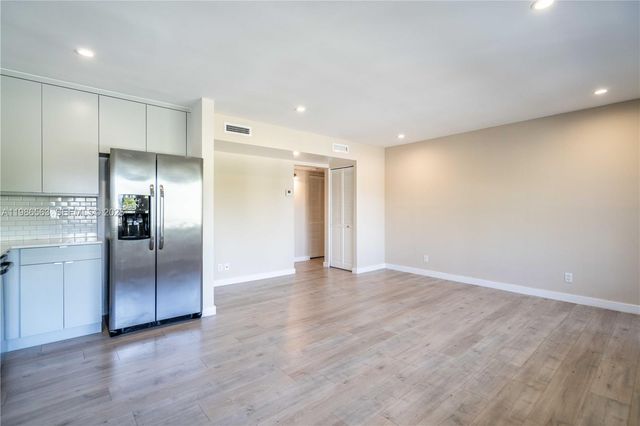 2400 NE 26th St 7, Fort Lauderdale, FL 33305