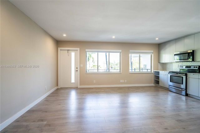 2400 NE 26th St 7, Fort Lauderdale, FL 33305