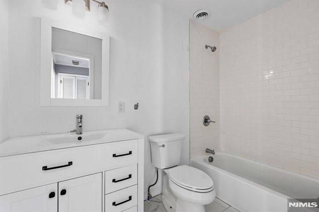 1249 Paterson Plank Road 2, Secaucus, NJ 07094