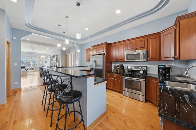 2646 S Hillock Avenue, Chicago, IL 60608