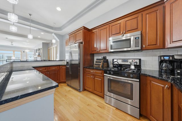 2646 S Hillock Avenue, Chicago, IL 60608