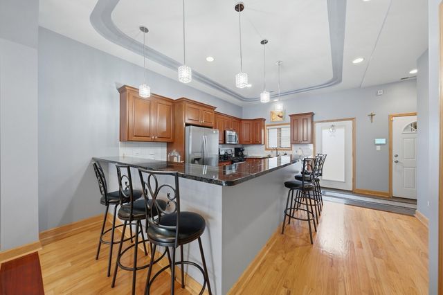 2646 S Hillock Avenue, Chicago, IL 60608