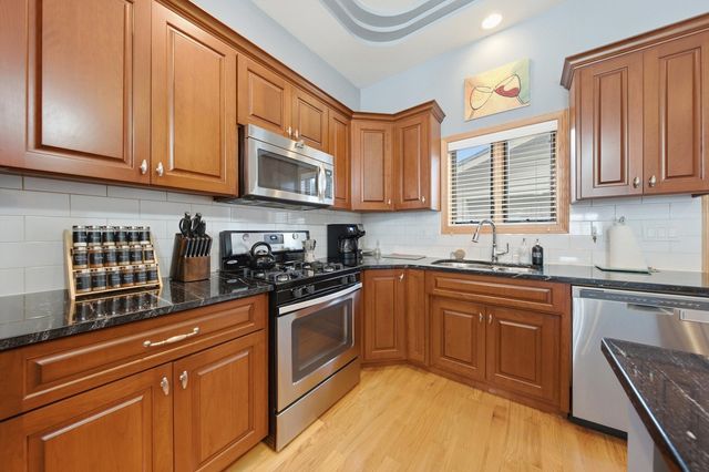2646 S Hillock Avenue, Chicago, IL 60608