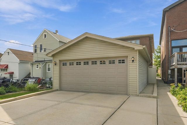2646 S Hillock Avenue, Chicago, IL 60608