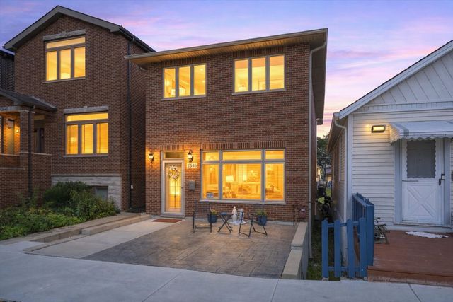 2646 S Hillock Avenue, Chicago, IL 60608