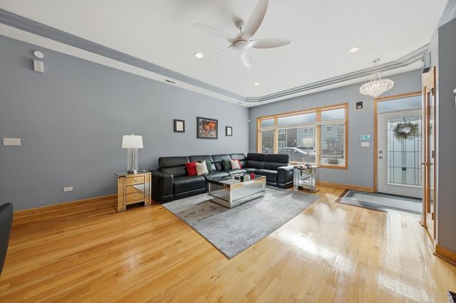 2646 S Hillock Avenue, Chicago, IL 60608