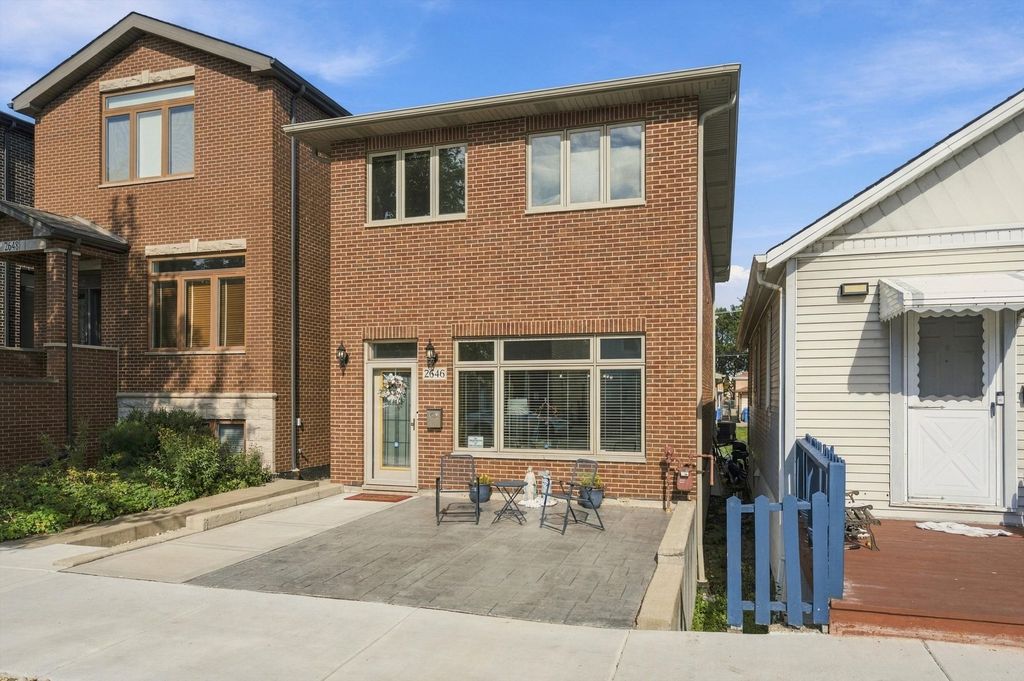 2646 S Hillock Avenue, Chicago, IL 60608 — photo 2
