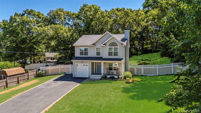 27 Cleveland Avenue, Selden, NY 11784