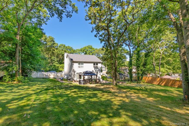 27 Cleveland Avenue, Selden, NY 11784