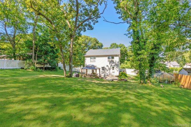 27 Cleveland Avenue, Selden, NY 11784