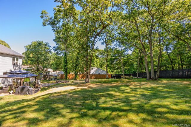 27 Cleveland Avenue, Selden, NY 11784