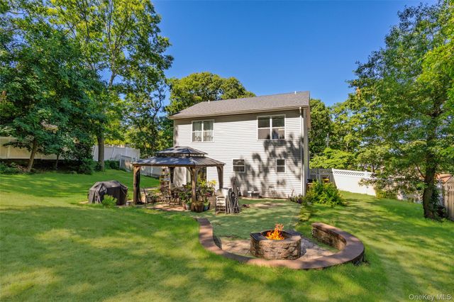 27 Cleveland Avenue, Selden, NY 11784