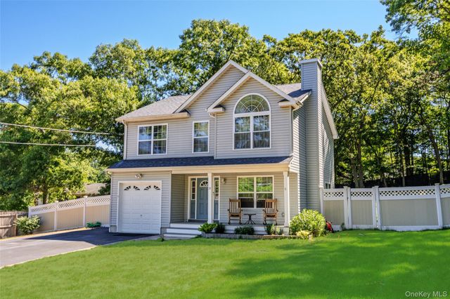 27 Cleveland Avenue, Selden, NY 11784