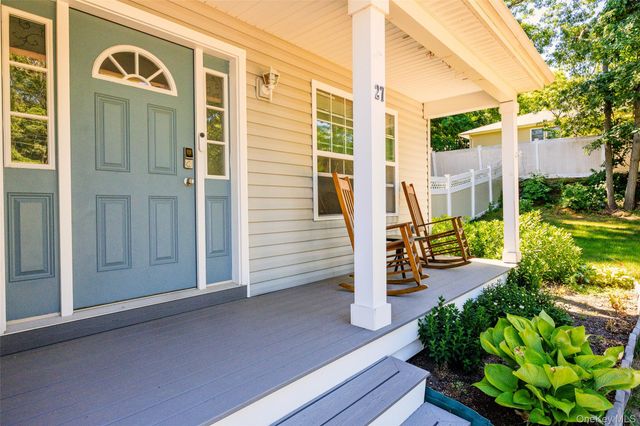 27 Cleveland Avenue, Selden, NY 11784