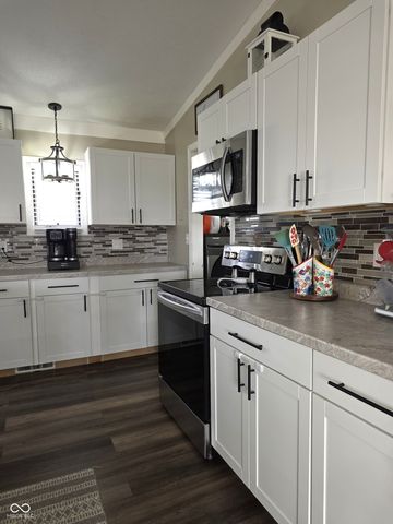 3066 W Old State Rd 252, Flat Rock, IN 47234