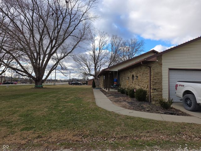 3066 W Old State Rd 252, Flat Rock, IN 47234