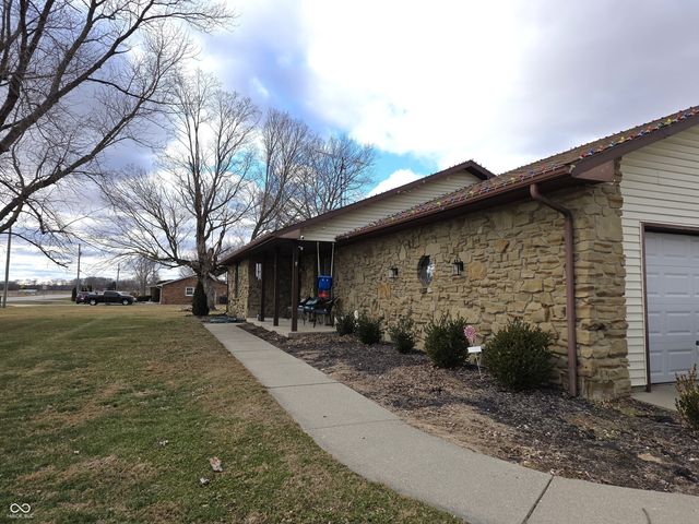 3066 W Old State Rd 252, Flat Rock, IN 47234