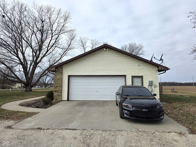 3066 W Old State Rd 252, Flat Rock, IN 47234