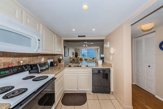 6218 PALMA DEL MAR BOULEVARD S 401, St Petersburg, FL 33715