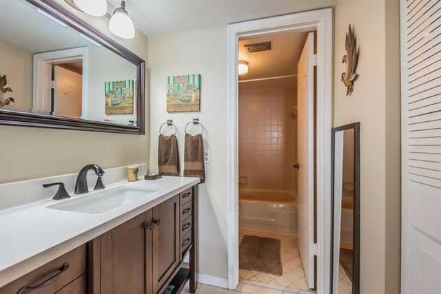 6218 PALMA DEL MAR BOULEVARD S 401, St Petersburg, FL 33715