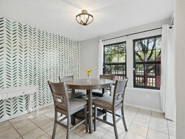 406 Santa Fe Trail 47, Irving, TX 75063