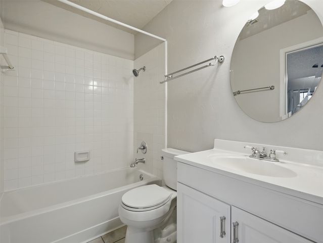 406 Santa Fe Trail 47, Irving, TX 75063