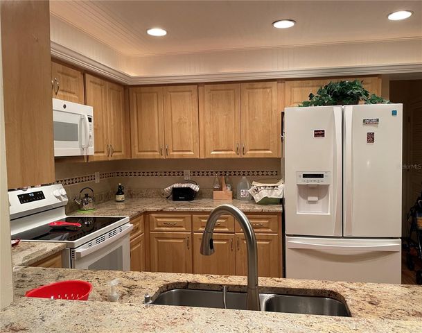 5624 PALM AIRE DRIVE V105, Sarasota, FL 34243