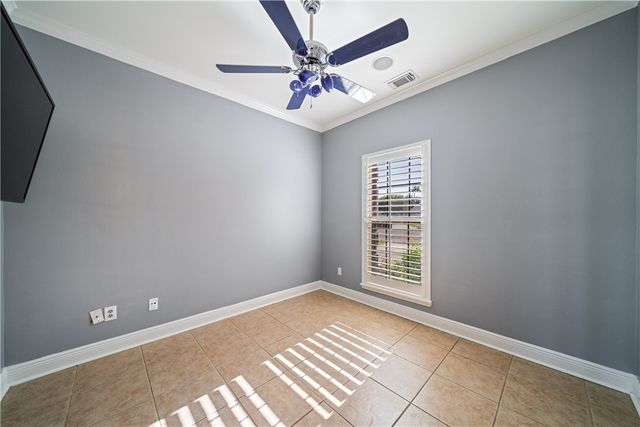 5710 Neustadt Dr, Corpus Christi, TX 78414